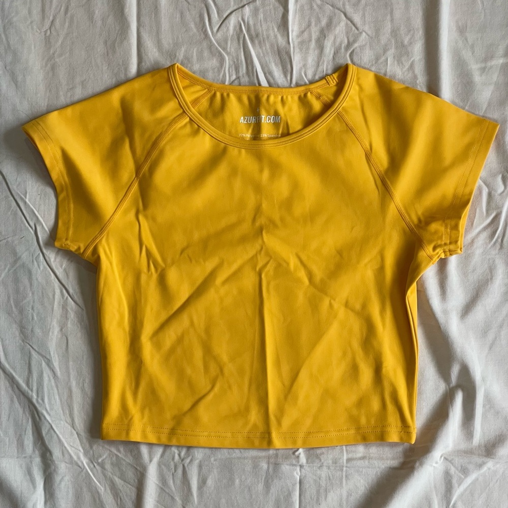 Azur Fit | classic fit crop tee in golden, L